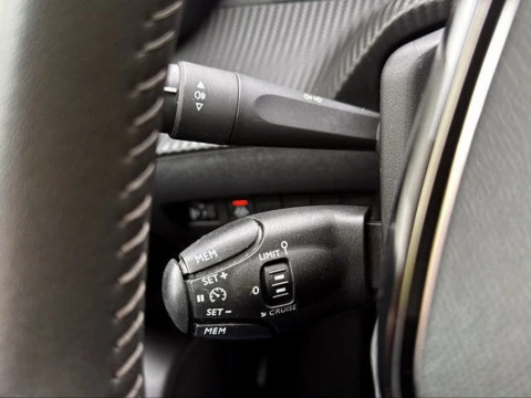 Peugeot 208 PureTech 100 Allure 75 kW (100 CV)