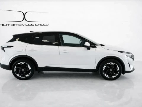 Vista perfil derecho del  Nissan Qashqai DIG-T 103kW N-Connecta (140 CV).
