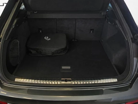 Maletero Audi Q3 45 TFSI E 180kW S tronic S Line (145 CV) con capaciodad de 380 litros.