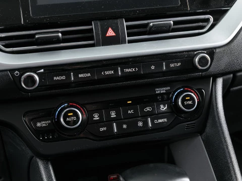 Kia Niro 1.6 GDi HEV 104kW (141CV) Concept