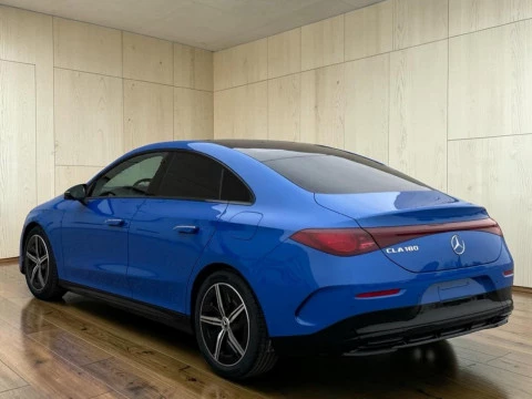 Mercedes-Benz CLA  180 con tecnologia hibrida