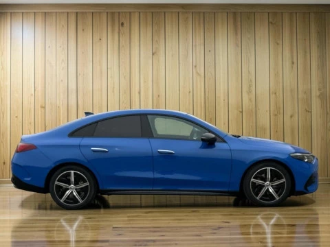 Mercedes-Benz CLA  180 con tecnologia hibrida