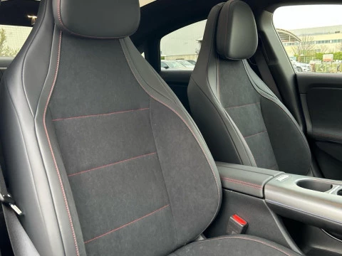 Mercedes-Benz CLA  180 con tecnologia hibrida