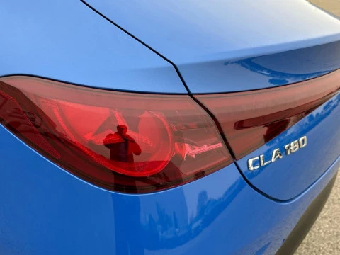 Mercedes-Benz CLA  180 con tecnologia hibrida