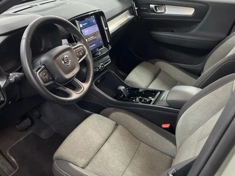 Volvo XC40 XC40 Plus, B3 Mild Hybrid, Gasolina, Dark