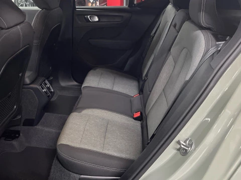 Volvo XC40 XC40 Plus, B3 Mild Hybrid, Gasolina, Dark