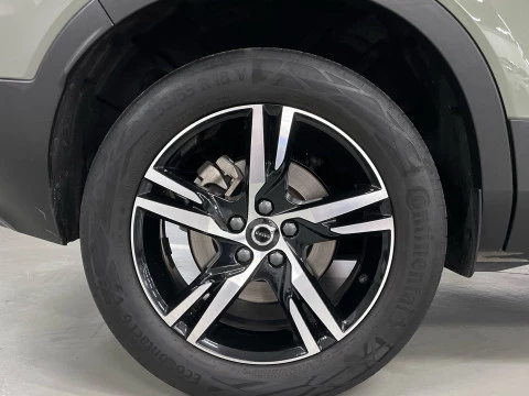 Volvo XC40 XC40 Plus, B3 Mild Hybrid, Gasolina, Dark