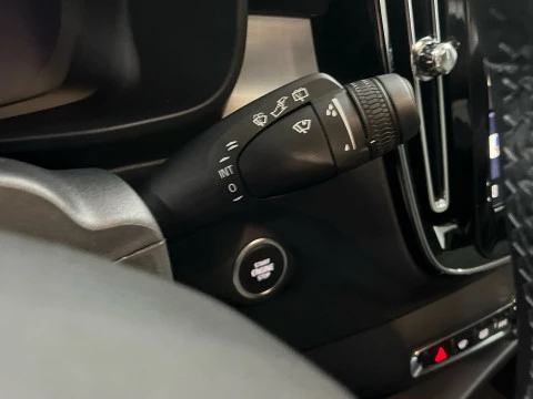 Volvo XC40 XC40 Plus, B3 Mild Hybrid, Gasolina, Dark