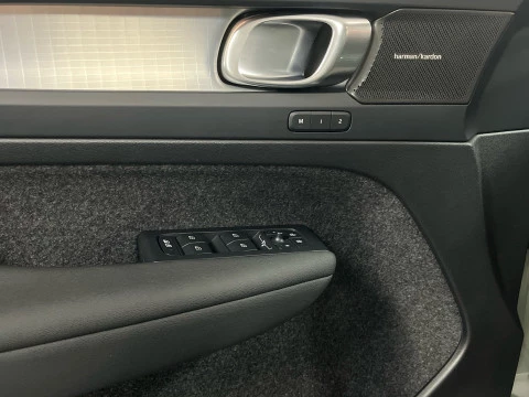 Volvo XC40 XC40 Plus, B3 Mild Hybrid, Gasolina, Dark