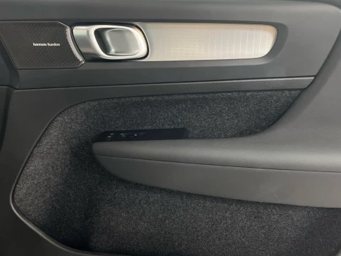 Volvo XC40 XC40 Plus, B3 Mild Hybrid, Gasolina, Dark