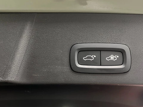 Volvo XC40 XC40 Plus, B3 Mild Hybrid, Gasolina, Dark