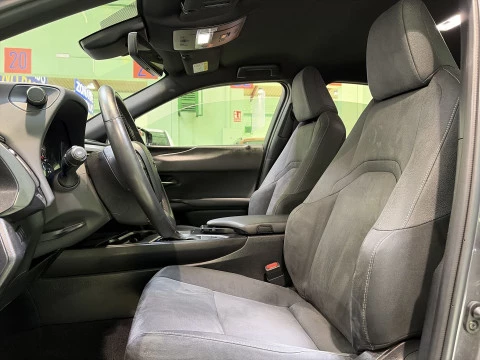 Lexus UX 250h Business 2WD 135 kW (184 CV)
