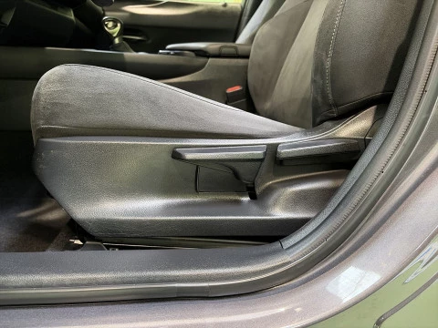 Lexus UX 250h Business 2WD 135 kW (184 CV)