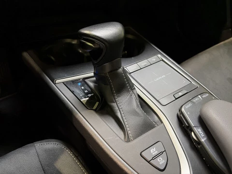 Lexus UX 250h Business 2WD 135 kW (184 CV)