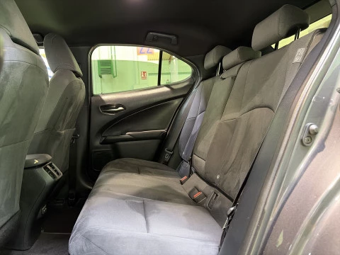 Lexus UX 250h Business 2WD 135 kW (184 CV)