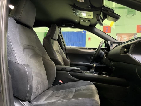 Lexus UX 250h Business 2WD 135 kW (184 CV)