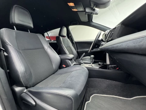 Toyota Rav4 2.5l hybrid 2WD Feel!