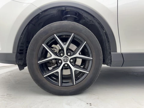 Toyota Rav4 2.5l hybrid 2WD Feel!