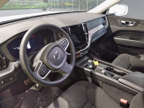 Volvo XC60 2.0 B4 D Momentum Pro Auto