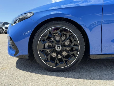 Mercedes-Benz CLA  180 con tecnologia hibrida