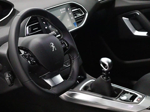 Peugeot 308 5p Allure 1.5 BlueHDi 96KW (130CV)