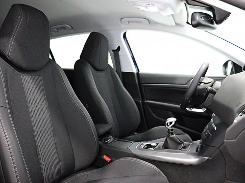 Peugeot 308 5p Allure 1.5 BlueHDi 96KW (130CV)