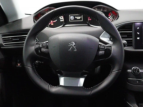 Peugeot 308 5p Allure 1.5 BlueHDi 96KW (130CV)