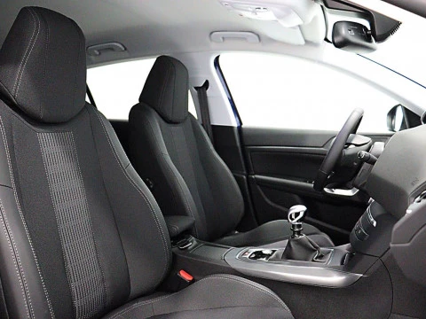 Peugeot 308 5p Allure 1.5 BlueHDi 96KW (130CV)