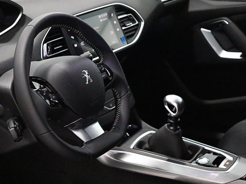 Peugeot 308 5p Allure 1.5 BlueHDi 96KW (130CV)