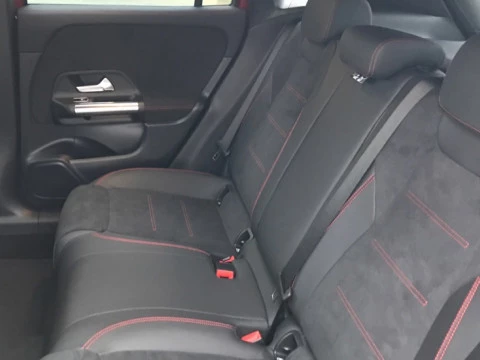 Mercedes-Benz GLA  200 d