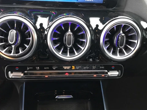 Mercedes-Benz GLA  200 d