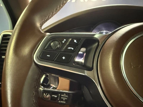 Porsche Cayenne -