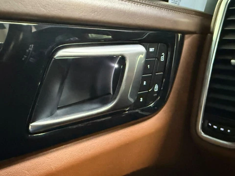 Porsche Cayenne -