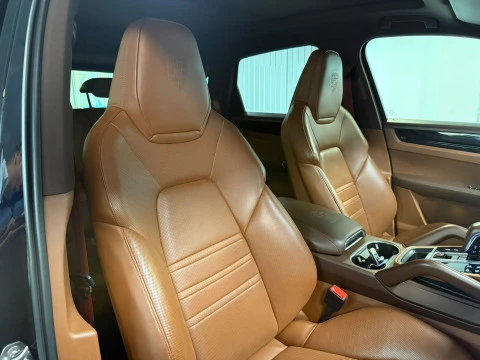 Porsche Cayenne -