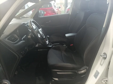 Kia Carens 1.6 GDi 99kW (135CV) Concept
