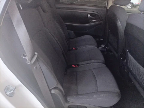 Kia Carens 1.6 GDi 99kW (135CV) Concept