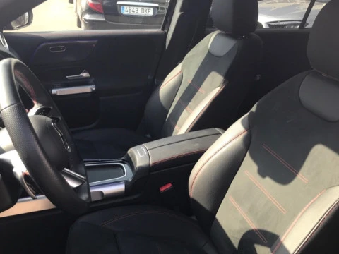 Mercedes-Benz GLB  200 d