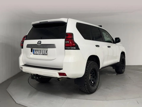 Toyota Land Cruiser 200  GX 5p MANUAL 204cv
