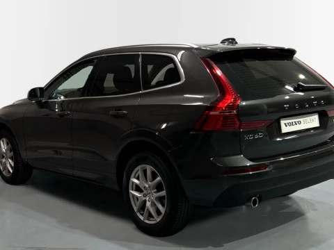 Volvo XC60 2.0 B4 D MOMENTUM PRO AUTO 4WD 197 5P