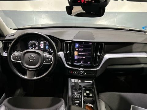 Volvo XC60 2.0 B4 D MOMENTUM PRO AUTO 4WD 197 5P