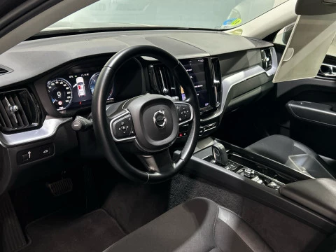 Volvo XC60 2.0 B4 D MOMENTUM PRO AUTO 4WD 197 5P