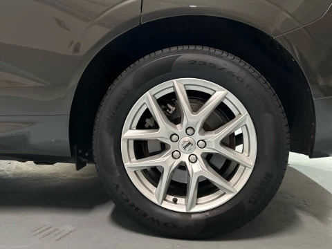 Volvo XC60 2.0 B4 D MOMENTUM PRO AUTO 4WD 197 5P