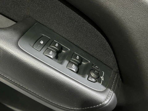 Volvo XC60 2.0 B4 D MOMENTUM PRO AUTO 4WD 197 5P