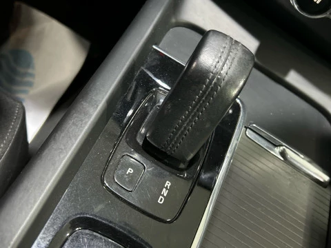 Volvo XC60 2.0 B4 D MOMENTUM PRO AUTO 4WD 197 5P