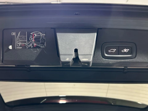 Volvo XC60 2.0 B4 D MOMENTUM PRO AUTO 4WD 197 5P