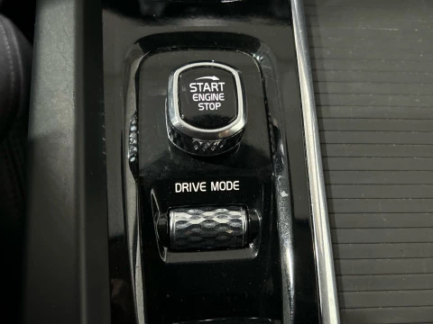 Volvo XC60 2.0 B4 D MOMENTUM PRO AUTO 4WD 197 5P