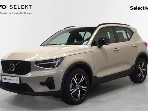 Volvo XC40 XC40 PLUS B3 MILD HYBRID GASOLINA Volvo XC40 XC40 PLUS B3 MILD HYBRID GASOLINA