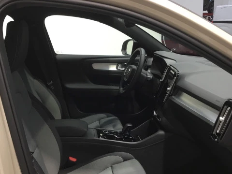 Volvo XC40 2.0 B3 PLUS DARK AUTO 163 5P