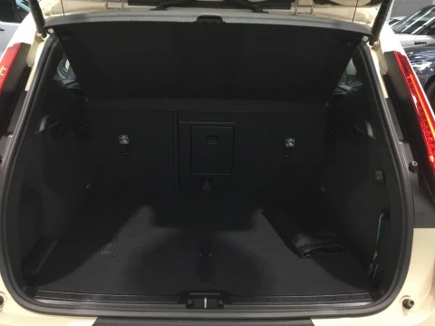 Volvo XC40 2.0 B3 PLUS DARK AUTO 163 5P