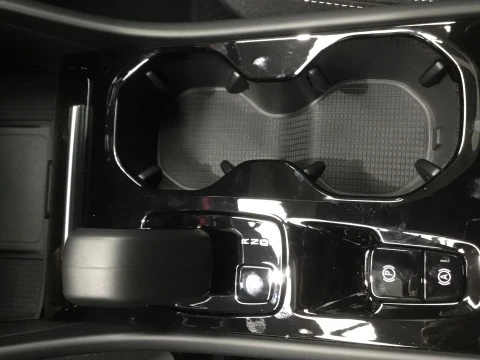 Volvo XC40 2.0 B3 PLUS DARK AUTO 163 5P